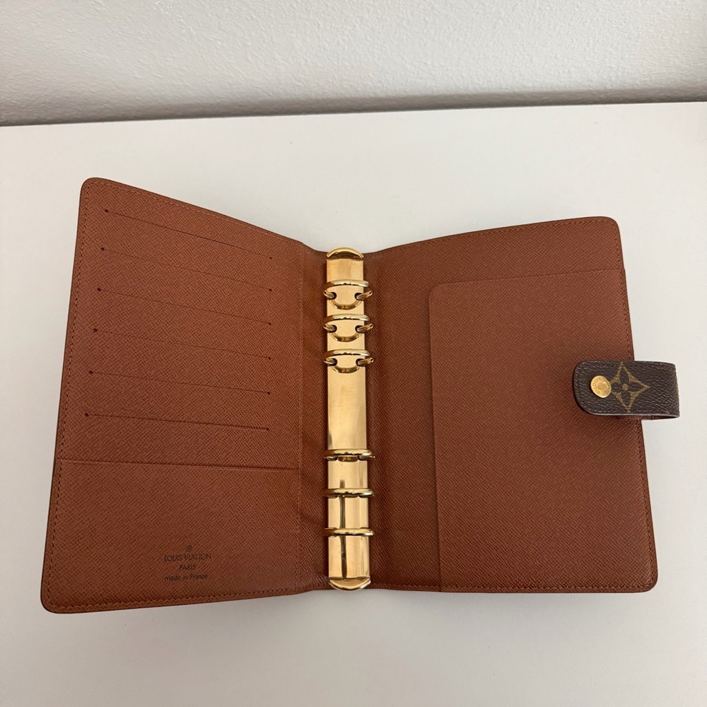 Louis Vuitton MM Ring Agenda (Medium) - Picture 8 of 14